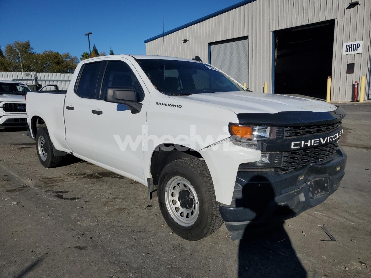 Photo 4 of 2019 CHEVROLET SILVERADO C1500 (VIN 1GCRWAEH0KZ260973)