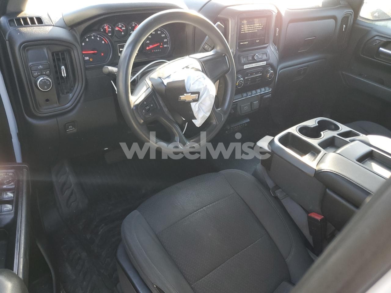 Photo 8 of 2019 CHEVROLET SILVERADO C1500 (VIN 1GCRWAEH0KZ260973)