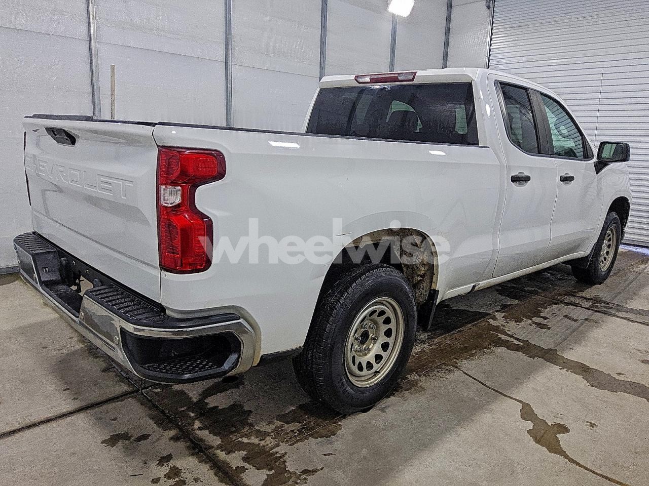 Photo 3 of 2020 CHEVROLET SILVERADO C1500 (VIN 1GCRWAEH0LZ336094)