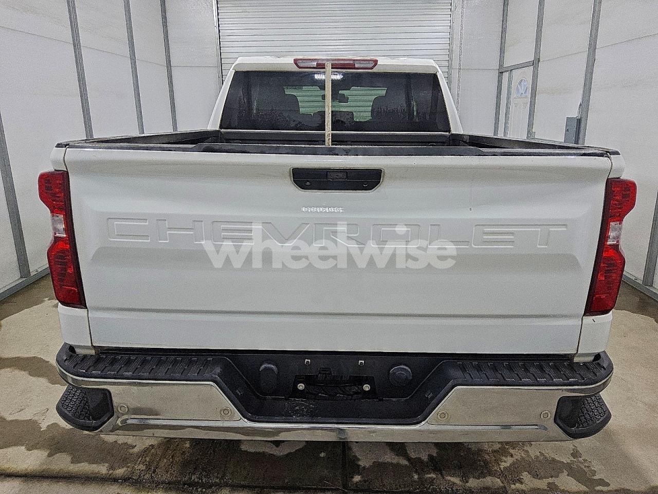 Photo 6 of 2020 CHEVROLET SILVERADO C1500 (VIN 1GCRWAEH0LZ336094)