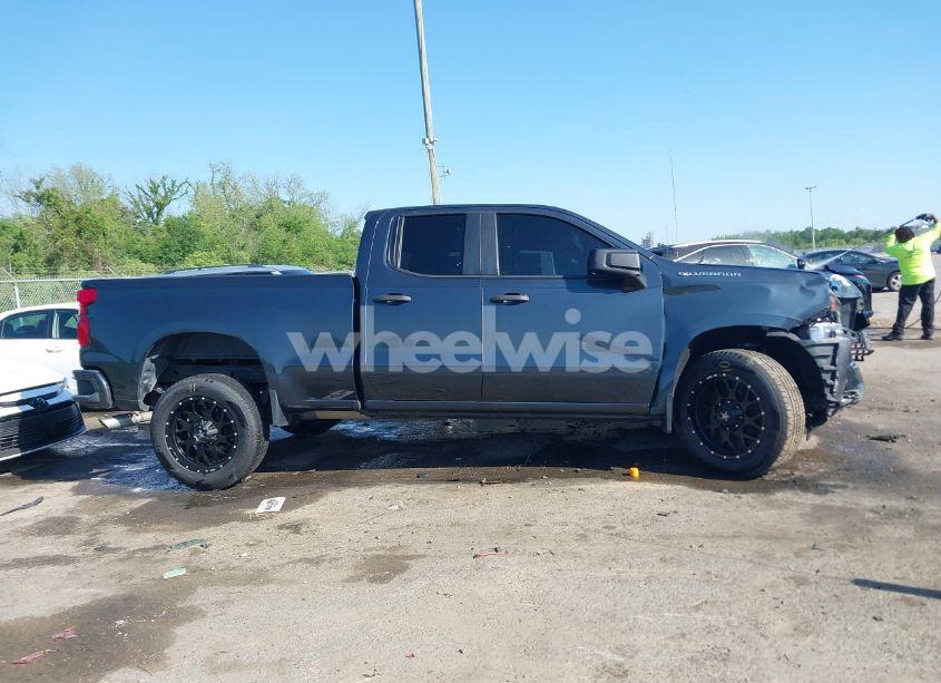 Photo 13 of 2019 Chevrolet Silverado 1500 CUSTOM (VIN 1GCRWBEH5KZ300390)
