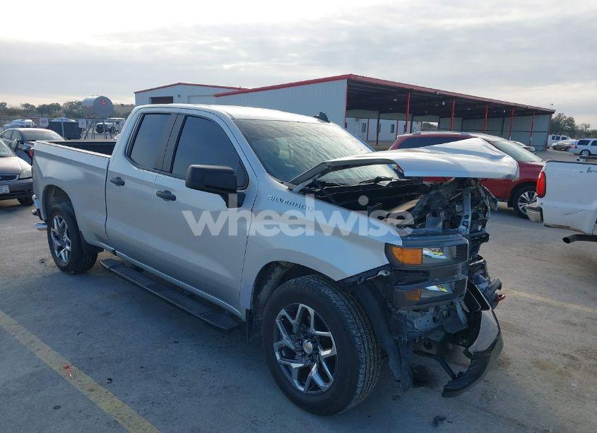 2020 Chevrolet Silverado 1500 2WD DOUBLE CAB STANDARD BED CUSTOM (VIN 1GCRWBEH8LZ374694) main photo