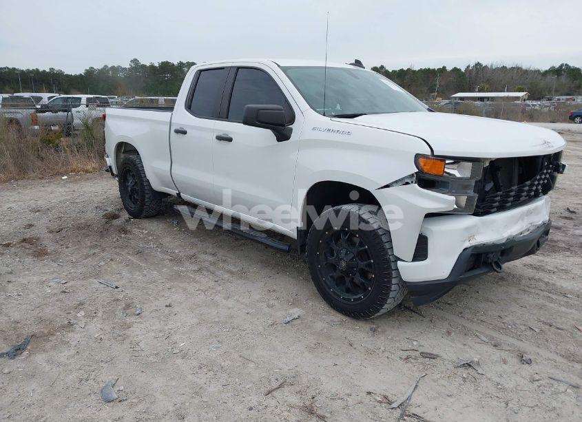 2021 Chevrolet Silverado 1500 2WD DOUBLE CAB STANDARD BED CUSTOM (VIN 1GCRWBEH9MZ107422) main photo