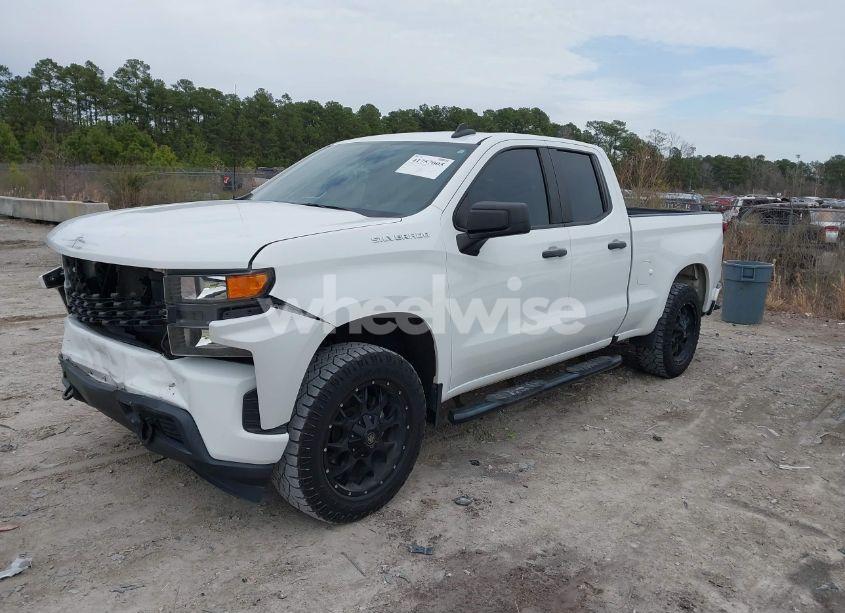 Photo 2 of 2021 Chevrolet Silverado 1500 2WD DOUBLE CAB STANDARD BED CUSTOM (VIN 1GCRWBEH9MZ107422)