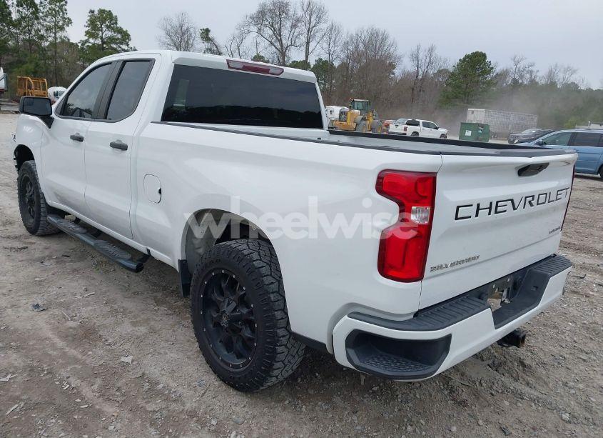 Photo 3 of 2021 Chevrolet Silverado 1500 2WD DOUBLE CAB STANDARD BED CUSTOM (VIN 1GCRWBEH9MZ107422)