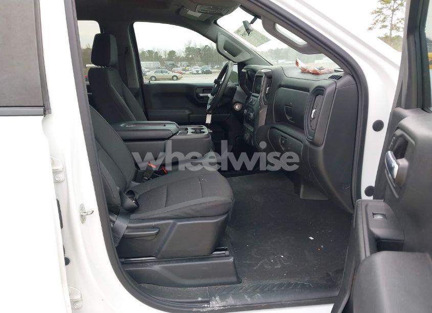 Photo 5 of 2021 Chevrolet Silverado 1500 2WD DOUBLE CAB STANDARD BED CUSTOM (VIN 1GCRWBEH9MZ107422)