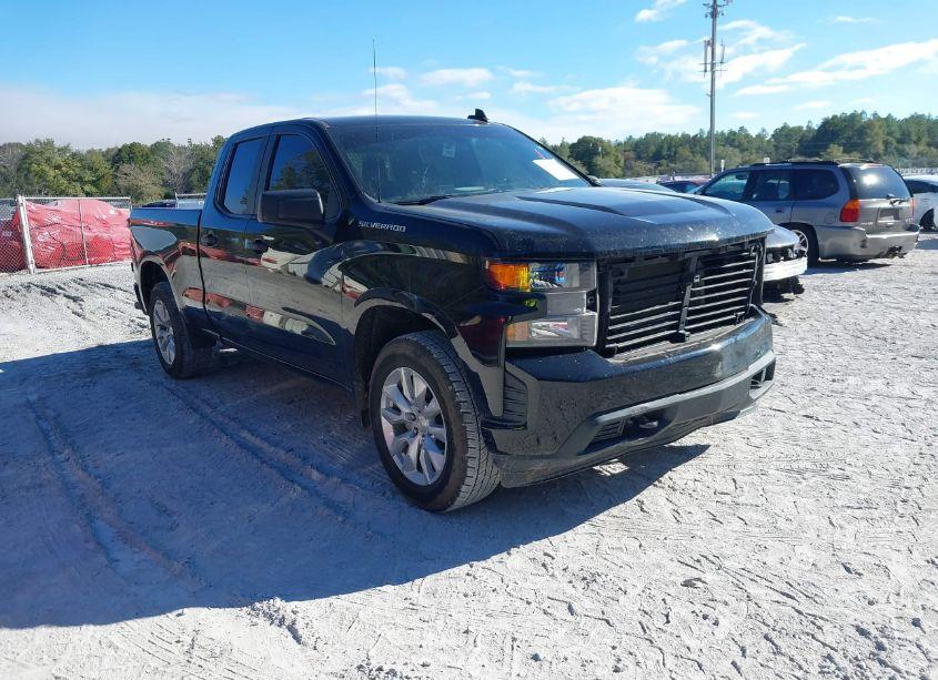 2020 Chevrolet Silverado 1500 2WD DOUBLE CAB STANDARD BED CUSTOM (VIN 1GCRWBEK8LZ215072) main photo