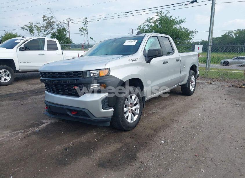 Photo 2 of 2020 Chevrolet Silverado 1500 2WD DOUBLE CAB STANDARD BED CUSTOM (VIN 1GCRWBEKXLZ339747)