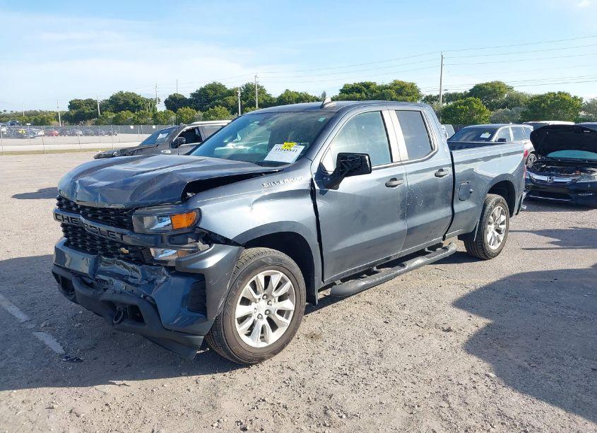 Photo 2 of 2021 Chevrolet Silverado 1500 2WD STANDARD BED CUSTOM (VIN 1GCRWBEKXMZ111202)