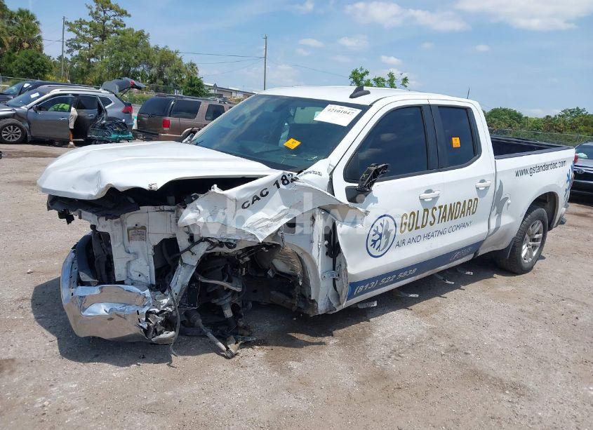 Photo 2 of 2019 Chevrolet Silverado 1500 LT (VIN 1GCRWCED1KZ176699)