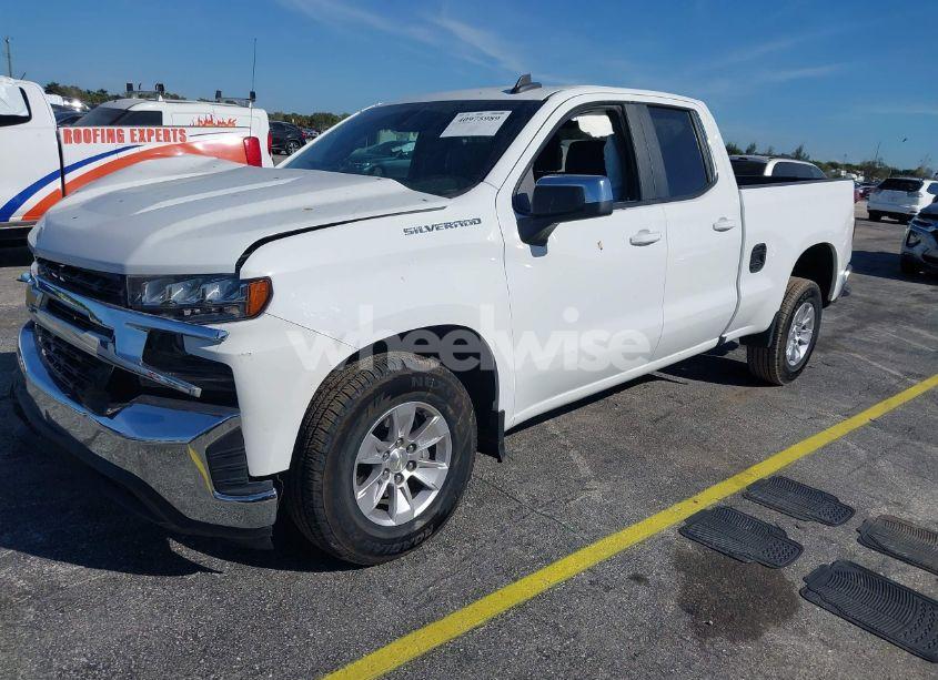 Photo 2 of 2019 Chevrolet Silverado 1500 LT (VIN 1GCRWCED7KZ317193)