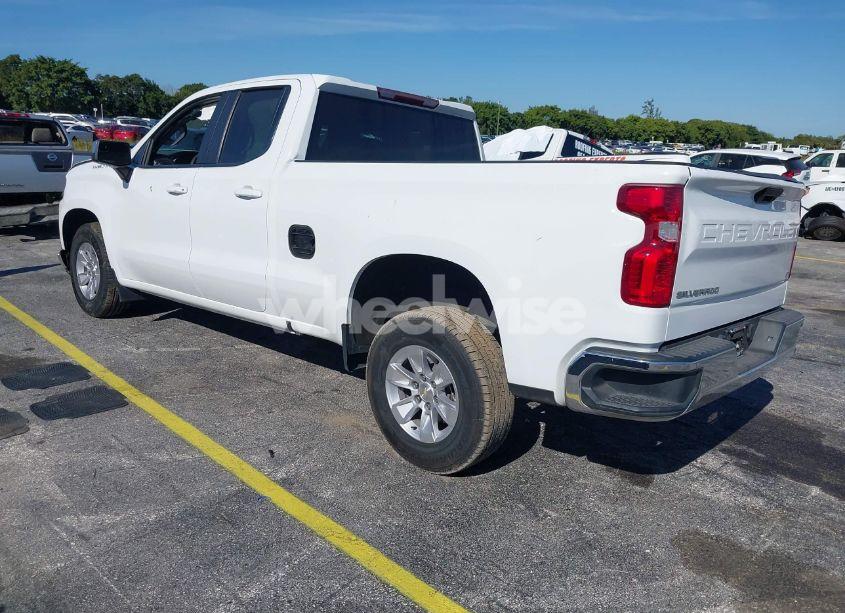 Photo 3 of 2019 Chevrolet Silverado 1500 LT (VIN 1GCRWCED7KZ317193)
