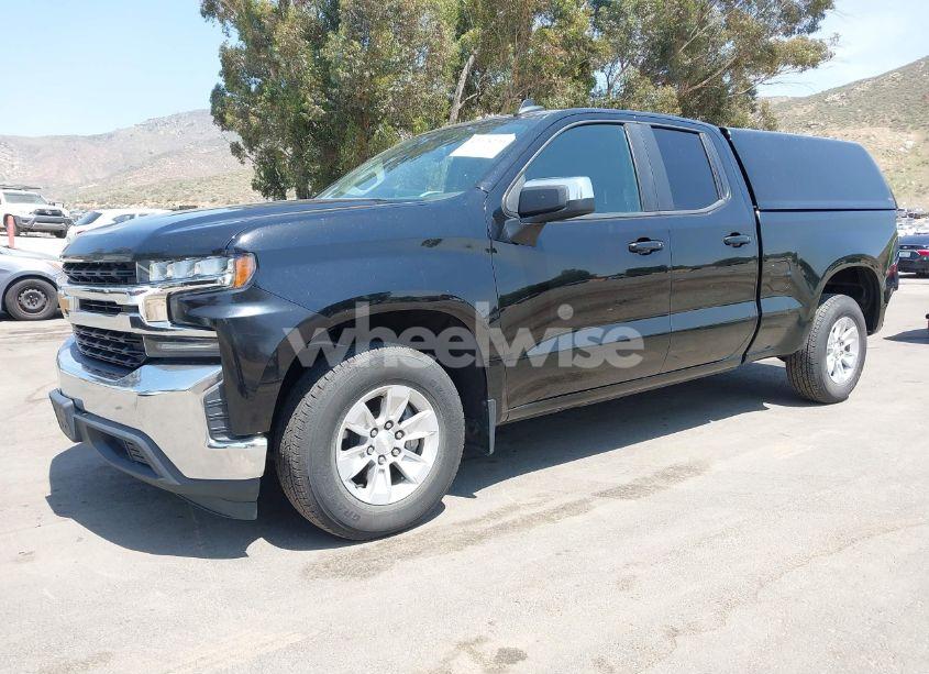 Photo 2 of 2019 Chevrolet Silverado 1500 LT (VIN 1GCRWCED9KZ328096)