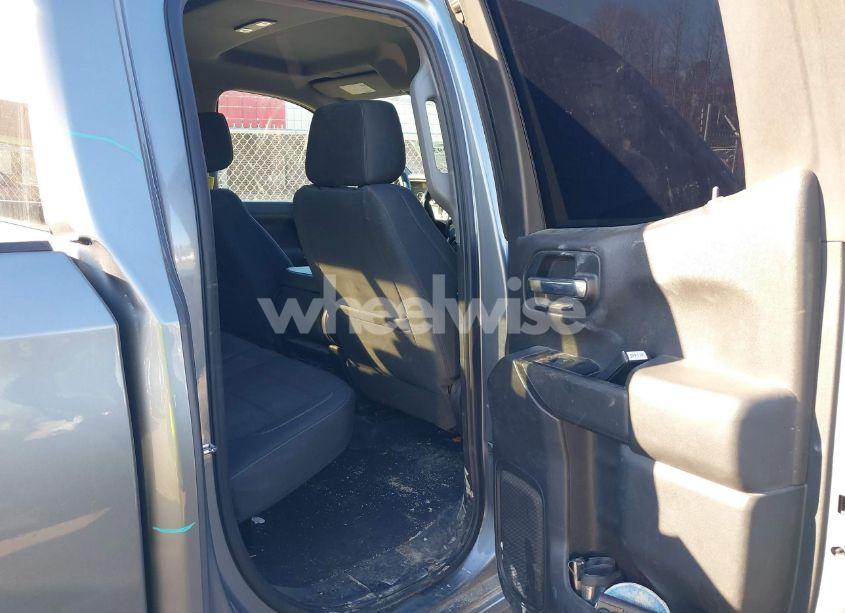 Photo 8 of 2019 Chevrolet Silverado 1500 LT (VIN 1GCRWCEDXKZ348471)