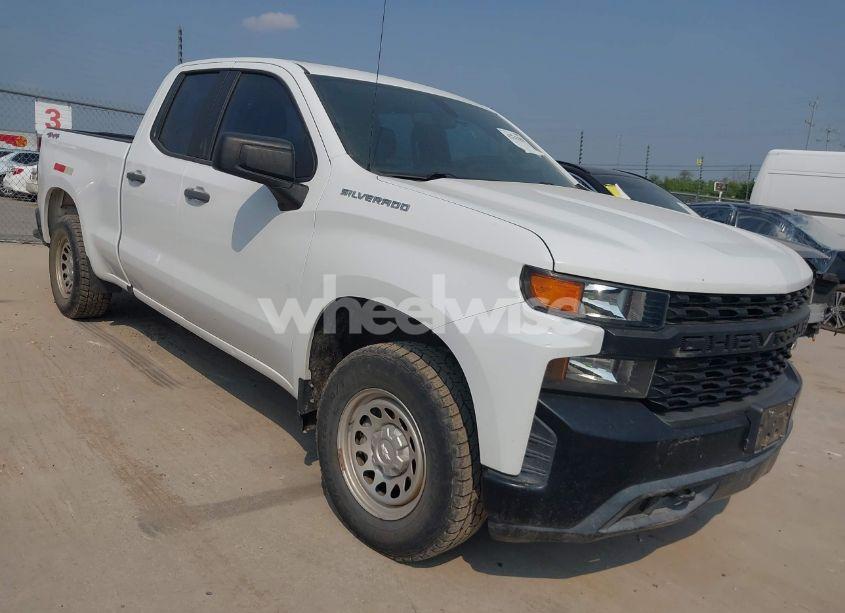 2020 Chevrolet Silverado 1500 4WD DOUBLE CAB STANDARD BED WT (VIN 1GCRYAEF0LZ178509) main photo