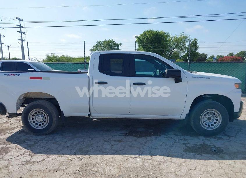 Photo 13 of 2021 Chevrolet Silverado 1500 4WD DOUBLE CAB STANDARD BED WT (VIN 1GCRYAEF0MZ211512)