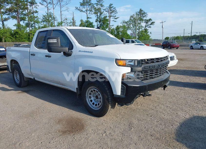 2021 Chevrolet Silverado 1500 4WD DOUBLE CAB STANDARD BED WT (VIN 1GCRYAEF2MZ135727) main photo