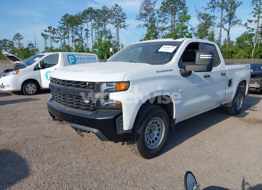 Photo 2 of 2021 Chevrolet Silverado 1500 4WD DOUBLE CAB STANDARD BED WT (VIN 1GCRYAEF2MZ135727)