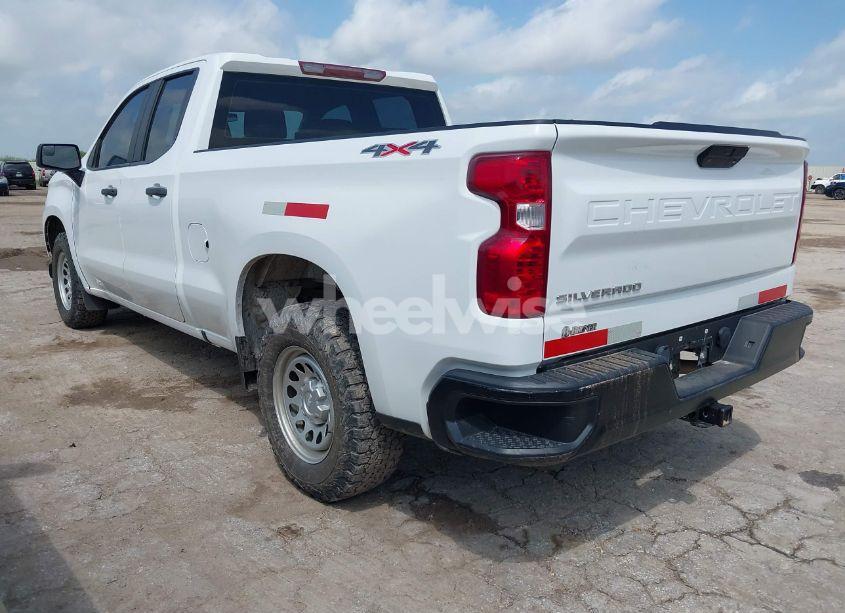 Photo 3 of 2021 Chevrolet Silverado 1500 4WD DOUBLE CAB STANDARD BED WT (VIN 1GCRYAEF3MZ217188)