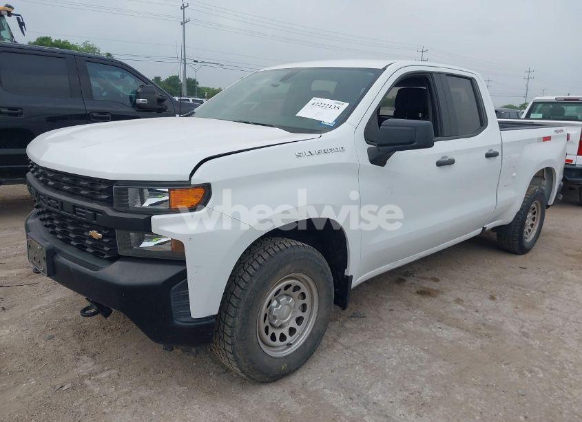 Photo 2 of 2021 Chevrolet Silverado 1500 4WD DOUBLE CAB STANDARD BED WT (VIN 1GCRYAEF4MZ211142)