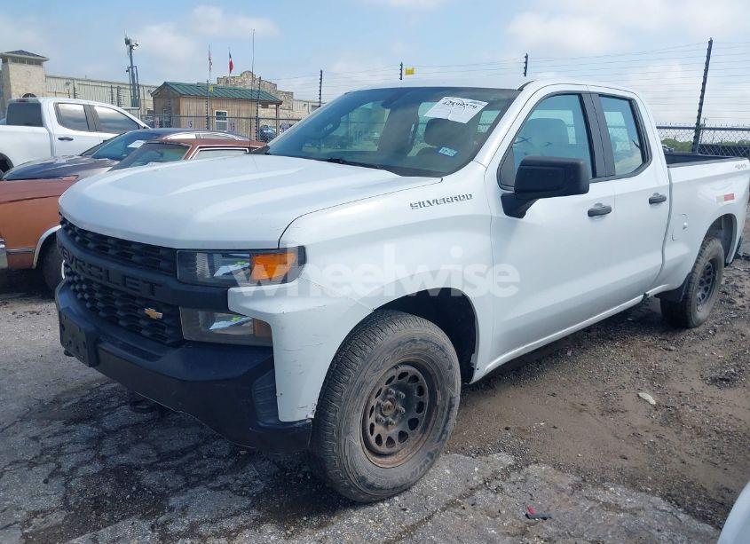 Photo 2 of 2020 Chevrolet Silverado 1500 4WD DOUBLE CAB STANDARD BED WT (VIN 1GCRYAEF5LZ178540)