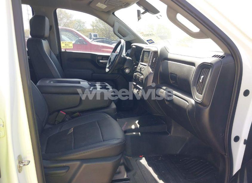 Photo 5 of 2020 Chevrolet Silverado 1500 4WD DOUBLE CAB STANDARD BED WT (VIN 1GCRYAEF5LZ179350)