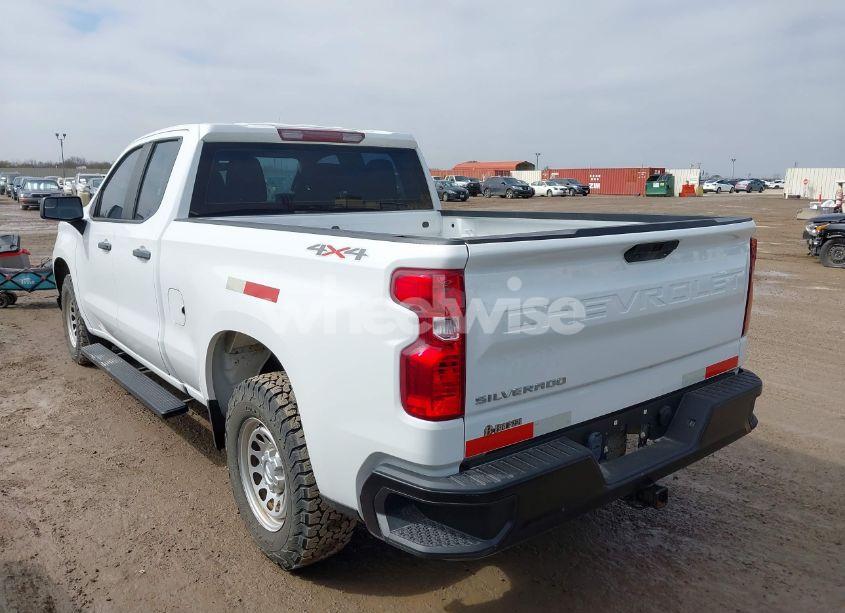 Photo 3 of 2021 Chevrolet Silverado 1500 4WD DOUBLE CAB STANDARD BED WT (VIN 1GCRYAEF5MZ217211)