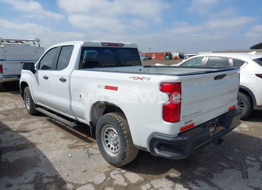 Photo 3 of 2021 Chevrolet Silverado 1500 4WD DOUBLE CAB STANDARD BED WT (VIN 1GCRYAEF5MZ217239)