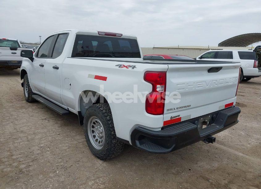 Photo 3 of 2021 Chevrolet Silverado 1500 4WD DOUBLE CAB STANDARD BED WT (VIN 1GCRYAEF5MZ217337)