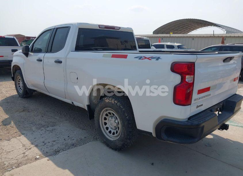 Photo 3 of 2021 Chevrolet Silverado 1500 4WD DOUBLE CAB STANDARD BED WT (VIN 1GCRYAEF5MZ218018)