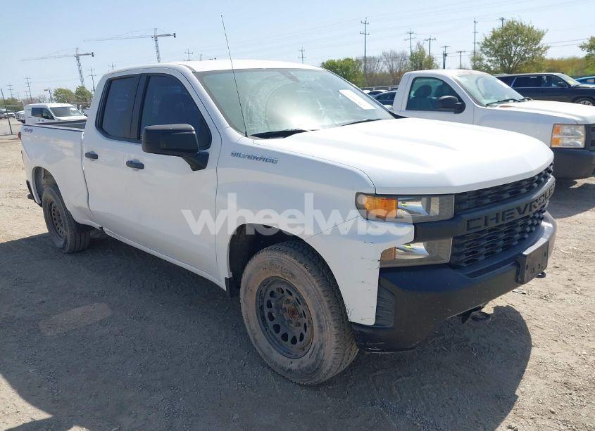 2020 Chevrolet Silverado 1500 4WD DOUBLE CAB STANDARD BED WT (VIN 1GCRYAEF6LZ177011) main photo