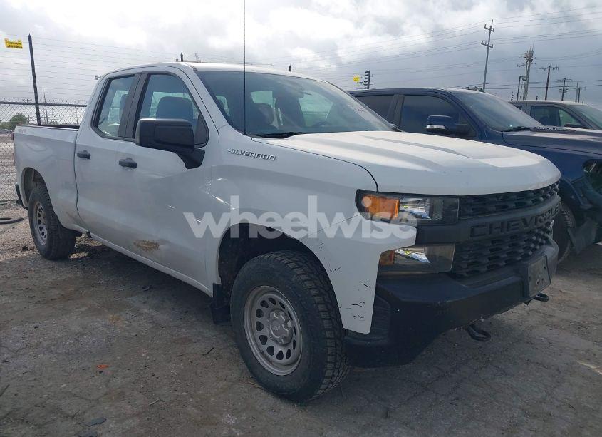 2020 Chevrolet Silverado 1500 4WD DOUBLE CAB STANDARD BED WT (VIN 1GCRYAEF6LZ178174) main photo