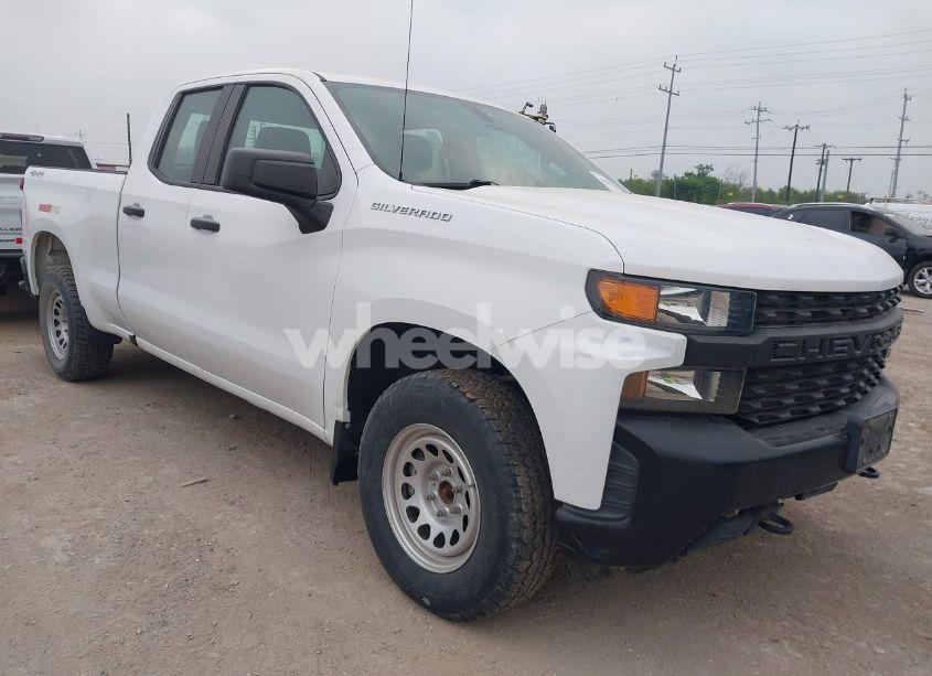 2020 Chevrolet Silverado 1500 4WD DOUBLE CAB STANDARD BED WT (VIN 1GCRYAEF6LZ179454) main photo