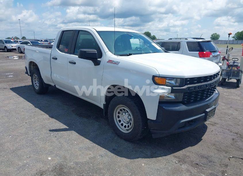 2020 Chevrolet Silverado 1500 4WD DOUBLE CAB STANDARD BED WT (VIN 1GCRYAEF7LZ150786) main photo