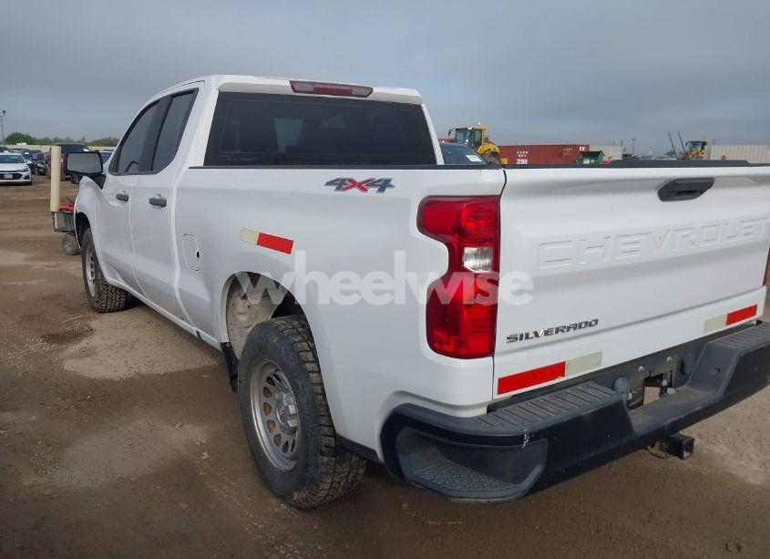 Photo 3 of 2020 Chevrolet Silverado 1500 4WD DOUBLE CAB STANDARD BED WT (VIN 1GCRYAEF7LZ179401)