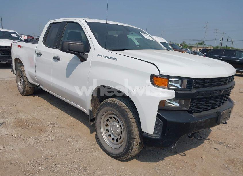 2021 Chevrolet Silverado 1500 4WD DOUBLE CAB STANDARD BED WT (VIN 1GCRYAEF7MZ210776) main photo