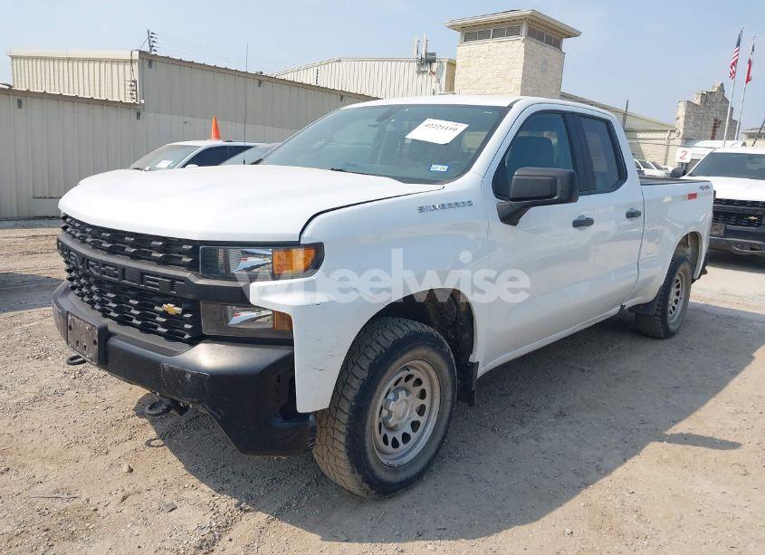 Photo 2 of 2021 Chevrolet Silverado 1500 4WD DOUBLE CAB STANDARD BED WT (VIN 1GCRYAEF7MZ210776)