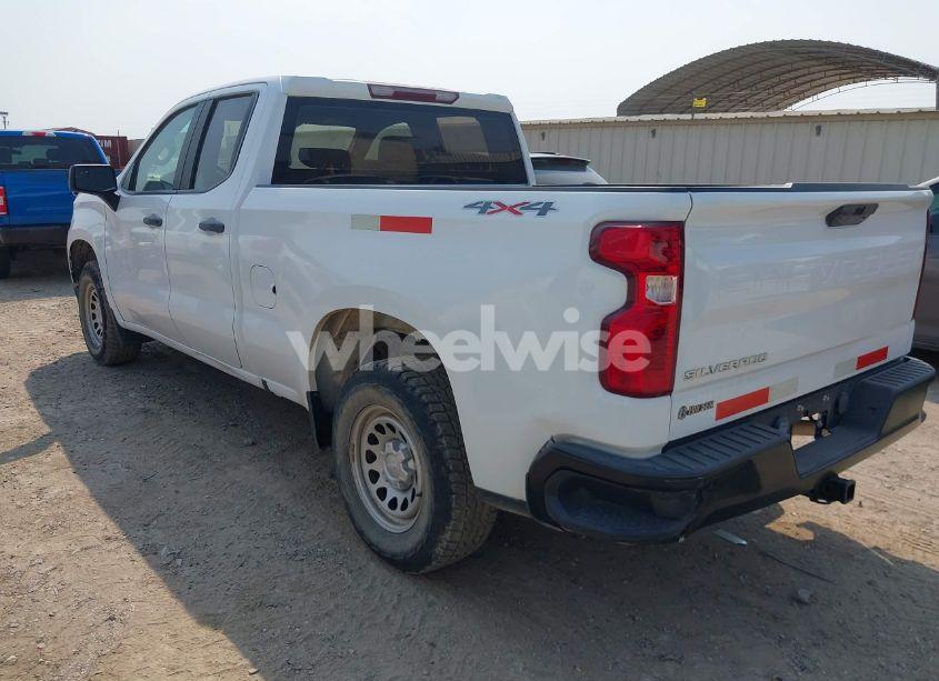 Photo 3 of 2021 Chevrolet Silverado 1500 4WD DOUBLE CAB STANDARD BED WT (VIN 1GCRYAEF7MZ210776)