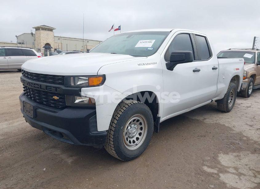 Photo 2 of 2020 Chevrolet Silverado 1500 4WD DOUBLE CAB STANDARD BED WT (VIN 1GCRYAEF9LZ178542)