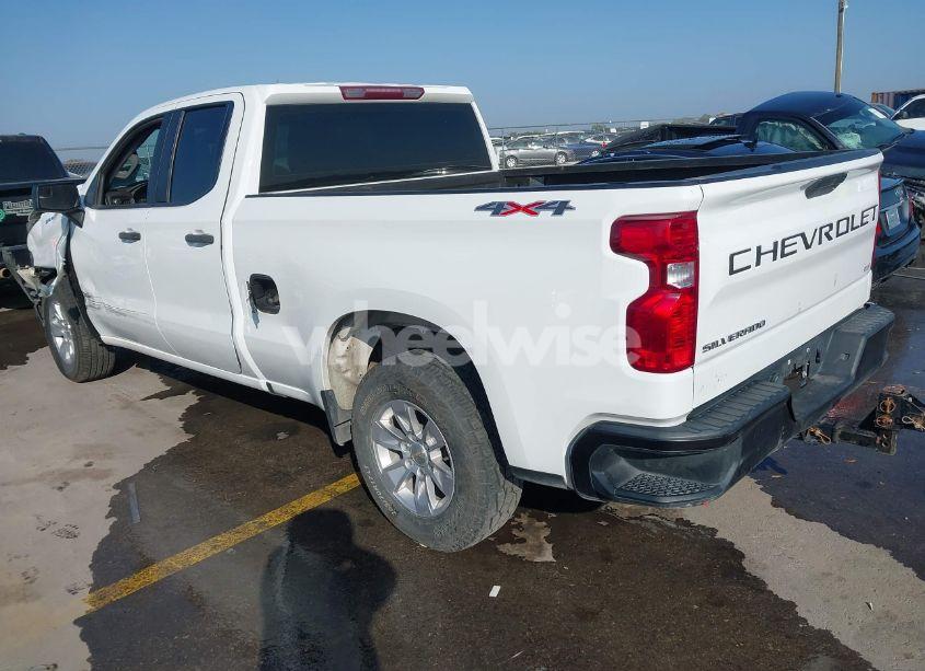Photo 3 of 2020 Chevrolet Silverado 1500 4WD DOUBLE CAB STANDARD BED WT (VIN 1GCRYAEFXLZ315603)