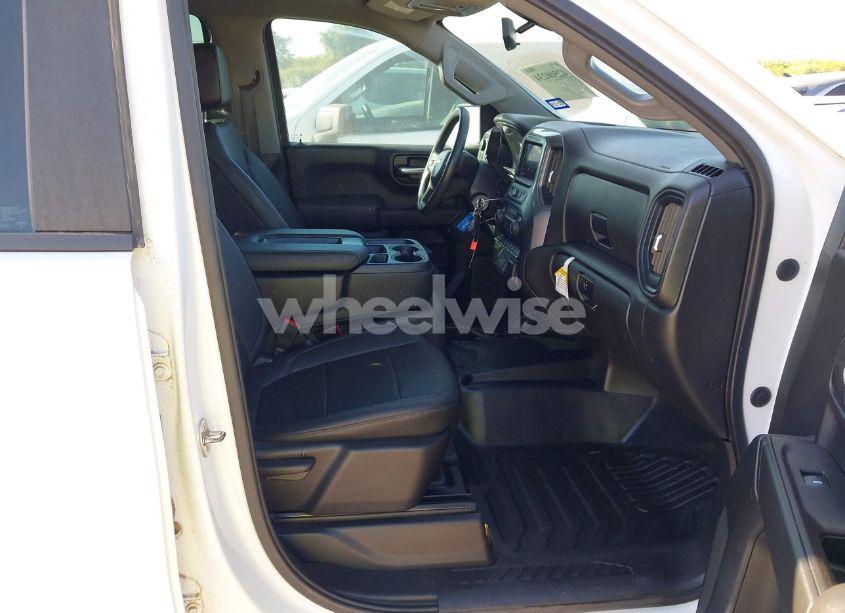Photo 5 of 2021 Chevrolet Silverado 1500 4WD DOUBLE CAB STANDARD BED WT (VIN 1GCRYAEFXMZ217365)