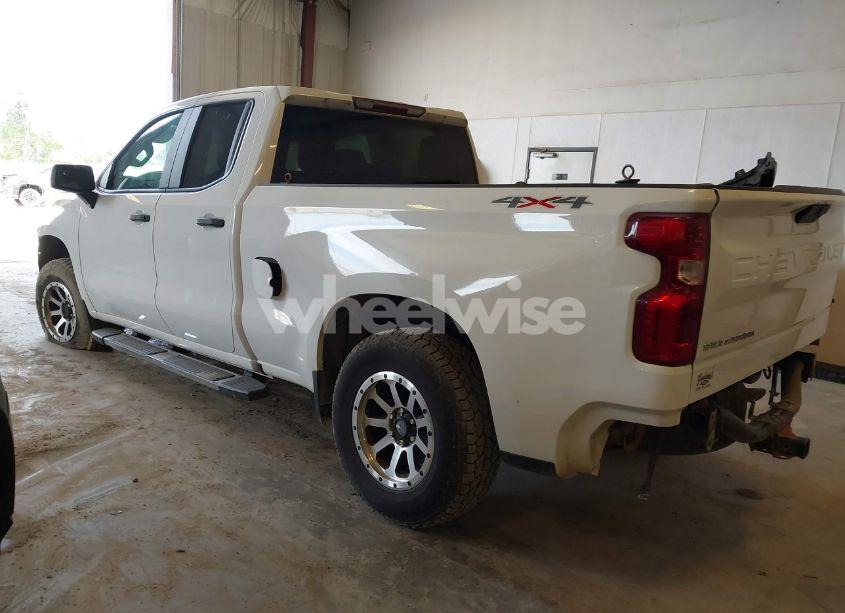 Photo 3 of 2020 Chevrolet Silverado 1500 4WD DOUBLE CAB STANDARD BED WT (VIN 1GCRYAEH9LZ203926)