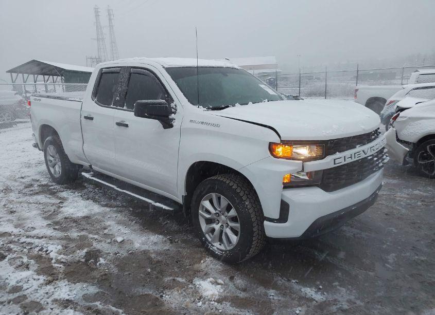 2020 Chevrolet Silverado 1500 4WD DOUBLE CAB STANDARD BED CUSTOM (VIN 1GCRYBEF7LZ223208) main photo