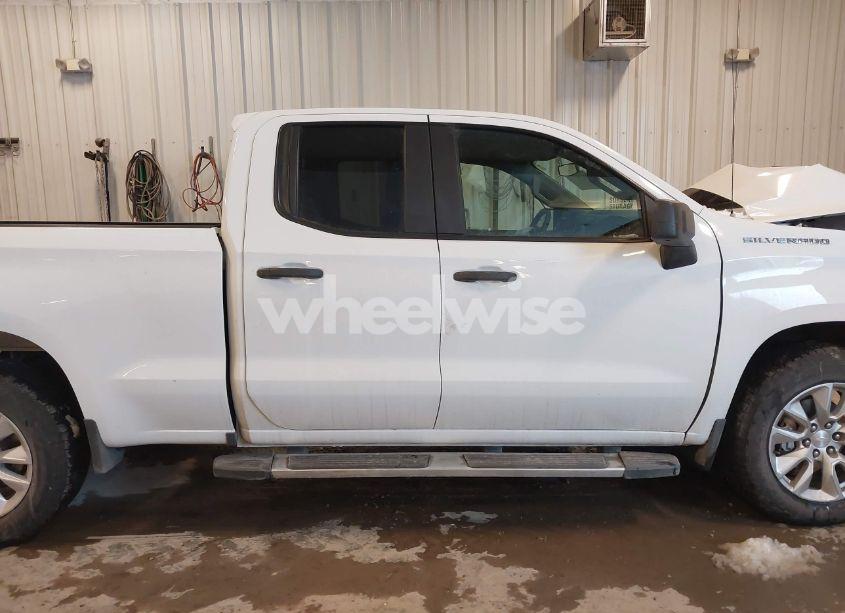 Photo 13 of 2019 Chevrolet Silverado 1500 CUSTOM (VIN 1GCRYBEH2KZ411456)