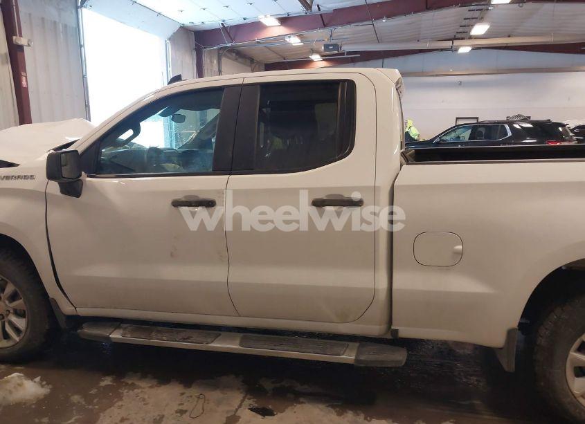 Photo 14 of 2019 Chevrolet Silverado 1500 CUSTOM (VIN 1GCRYBEH2KZ411456)