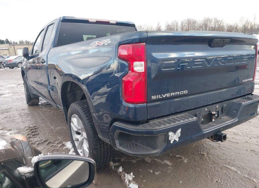 Photo 3 of 2021 Chevrolet Silverado 1500 4WD STANDARD BED CUSTOM (VIN 1GCRYBEK2MZ373502)