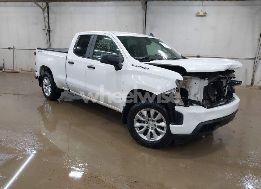 2021 Chevrolet Silverado 1500 4WD DOUBLE CAB STANDARD BED CUSTOM (VIN 1GCRYBEK7MZ361426) main photo