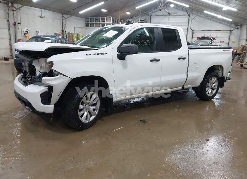 Photo 2 of 2021 Chevrolet Silverado 1500 4WD DOUBLE CAB STANDARD BED CUSTOM (VIN 1GCRYBEK7MZ361426)