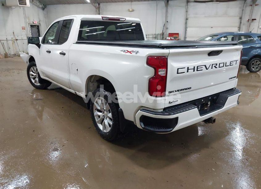 Photo 3 of 2021 Chevrolet Silverado 1500 4WD DOUBLE CAB STANDARD BED CUSTOM (VIN 1GCRYBEK7MZ361426)