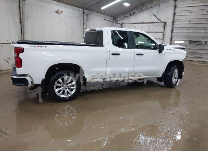 Photo 4 of 2021 Chevrolet Silverado 1500 4WD DOUBLE CAB STANDARD BED CUSTOM (VIN 1GCRYBEK7MZ361426)